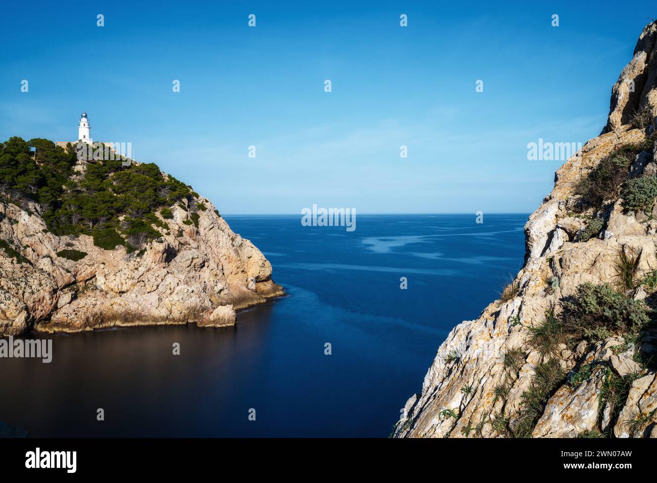 Blick auf die Punta de Capdepera und den Leuchtturm im Osten Mallorcas Stockfoto