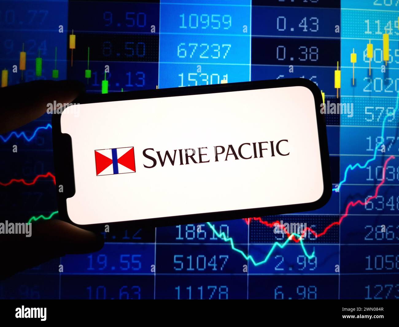 Konskie, Polen – 24. Februar 2024: Das Firmenlogo von Swire Pacific wird auf dem Mobiltelefon angezeigt Stockfoto