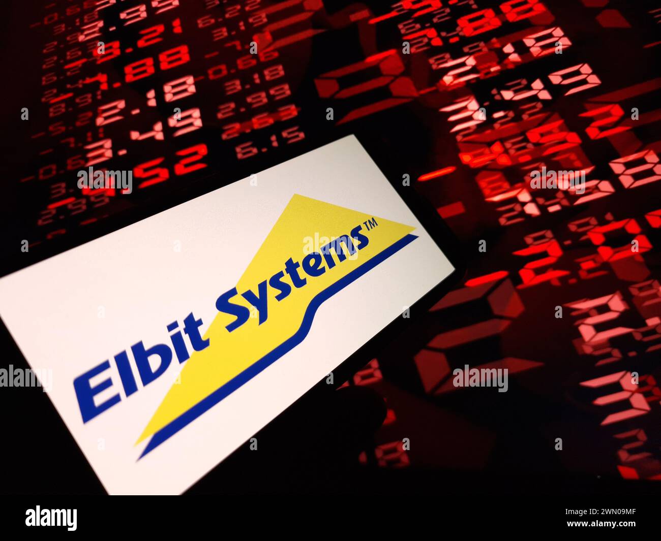 Konskie, Polen – 24. Februar 2024: Das Firmenlogo von Elbit Systems wird auf dem Mobiltelefon angezeigt Stockfoto