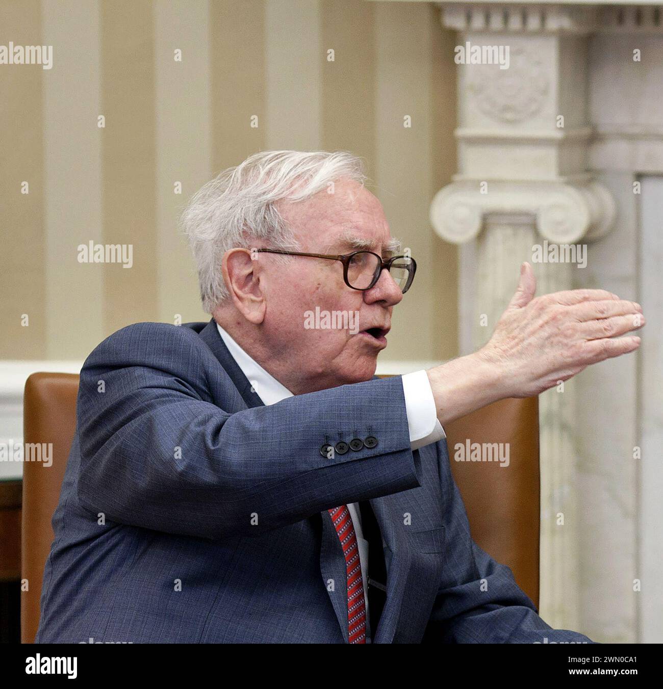 Warren Buffet. Porträt des amerikanischen Geschäftsmannes und Investors Warren Edward Buffett (* 1930) im Weißen Haus 2011 Stockfoto