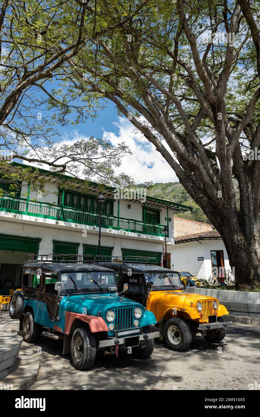 Ciudad Bolivar, Antioquia - Kolumbien. Februar 2024. Traditioneller Transport kolumbianischer Städte Stockfoto