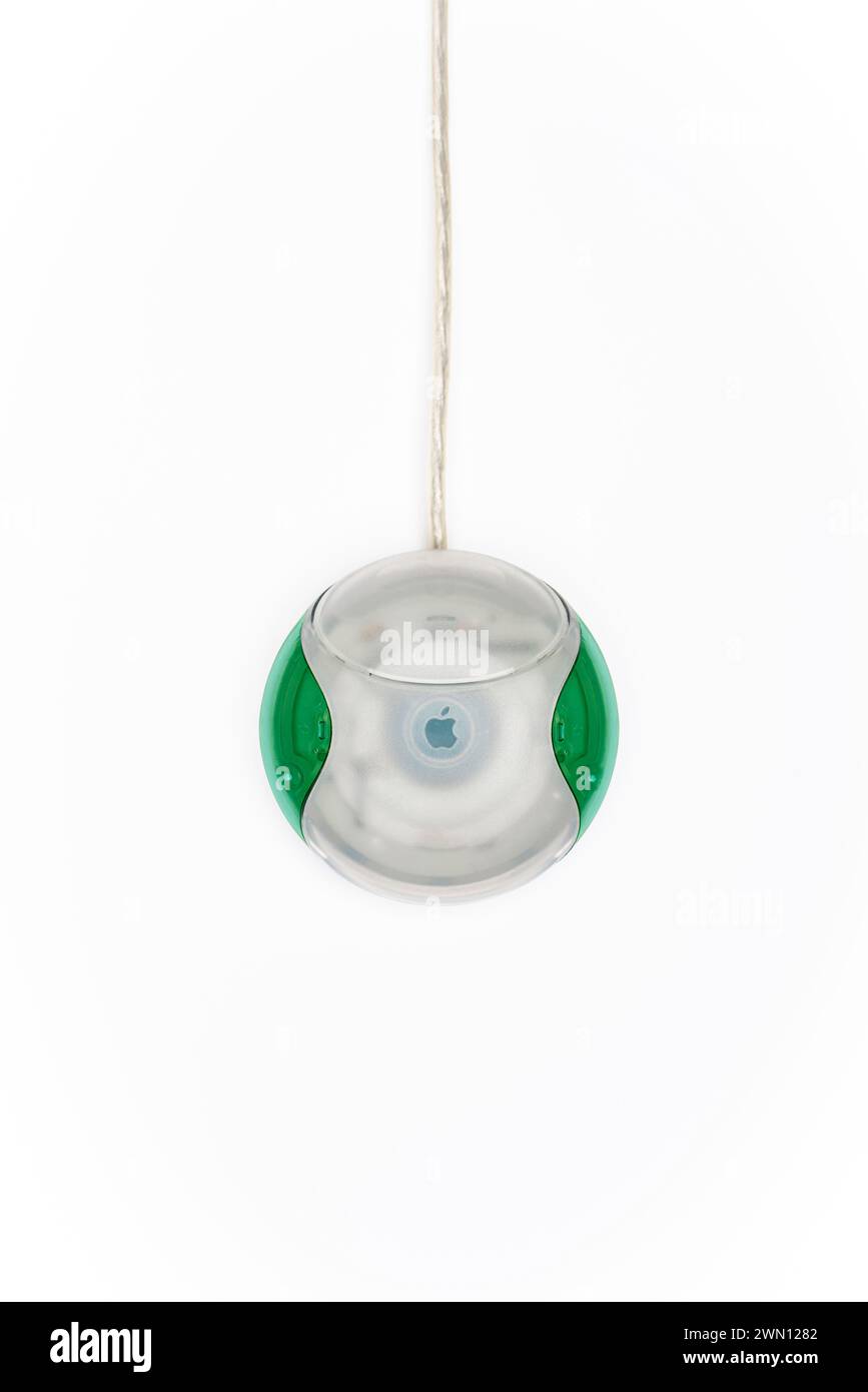 Vintage Apple Hockey Puck Maus, die 1998 mit dem Original iMac G3 geliefert wurde: Phillip Roberts Stockfoto