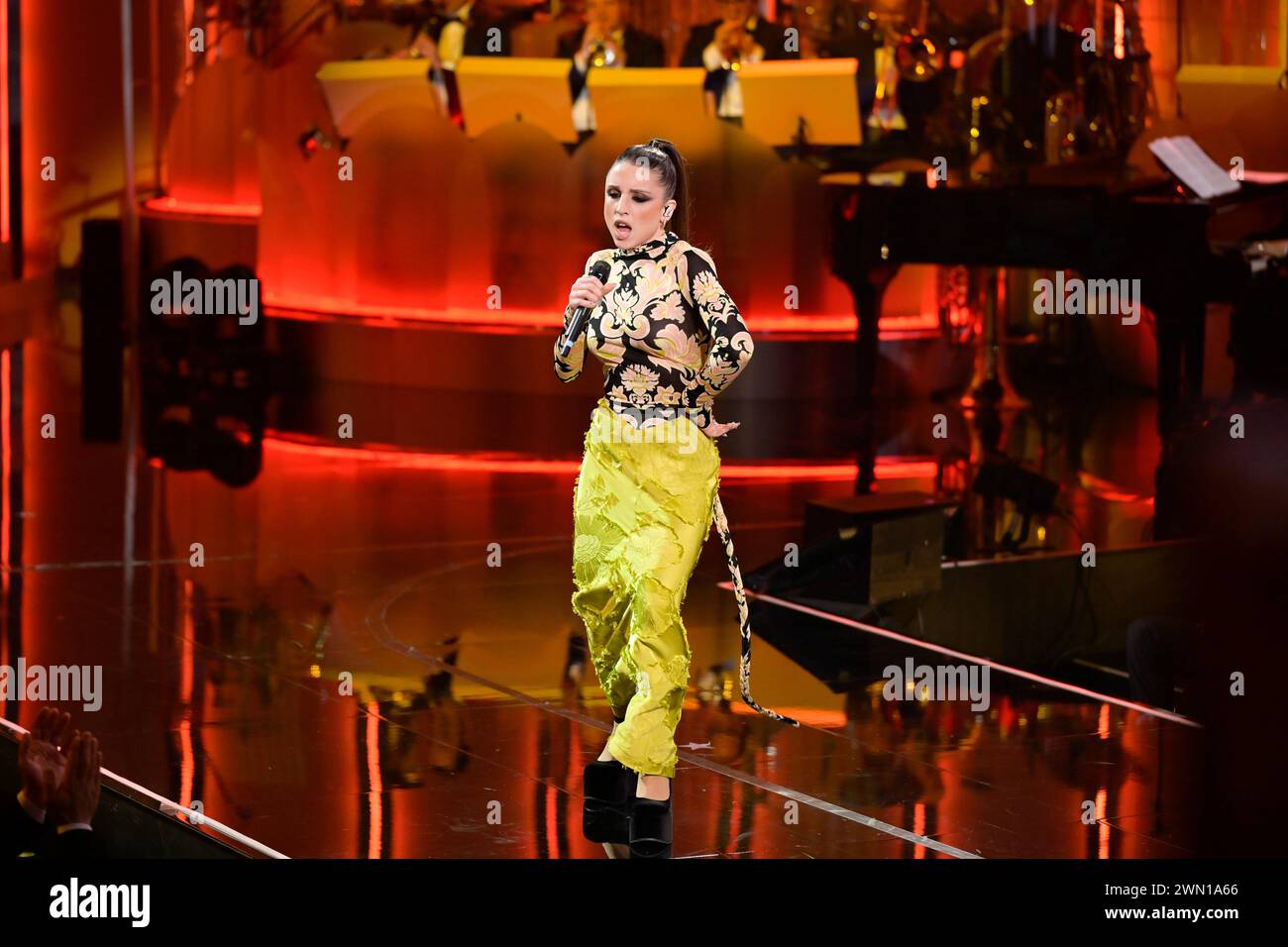 Rom, Italien. Februar 2024. Angelina Mango tritt in der Rai-fernsehsendung La TV fa 70 im Auditorium Rai auf. Quelle: SOPA Images Limited/Alamy Live News Stockfoto