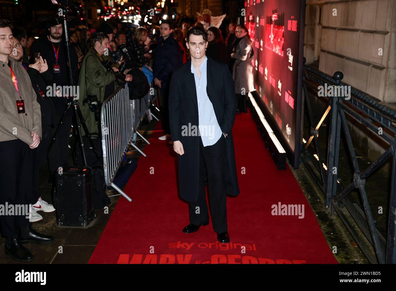 Nicholas Galitzine poses for photographers upon arrival at the UK premiere of the television series 'Mary and George' in London, Wednesday, Feb. 28, 2024. (Photo by Millie Turner/Invision/AP) Stockfoto