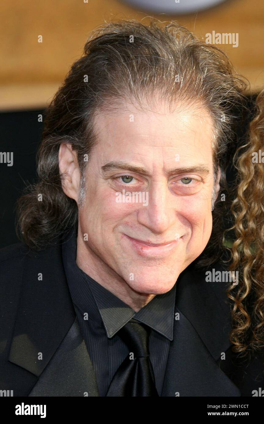 30. Januar 2006 – Los Angeles, CA, USA – 29. Januar 2006 – Los Angeles, Kalifornien – Richard Lewis. 12. Jährliche Screen Actors Guild Awards 'sag' im Shrine Auditorium. Foto: Zach Lipp/AdMedia (Foto: © Zach Lipp/AdMedia via ZUMA Wire) NUR REDAKTIONELLE VERWENDUNG! Nicht für kommerzielle ZWECKE! Stockfoto