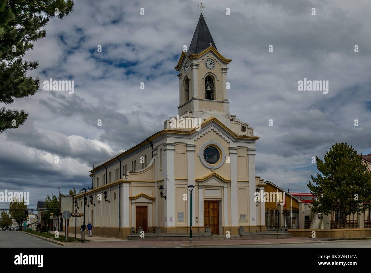 Paroquia Maria Auxiliadora Kirche im Zentrum von Puerto Natales, Chile, Südamerika. Stockfoto