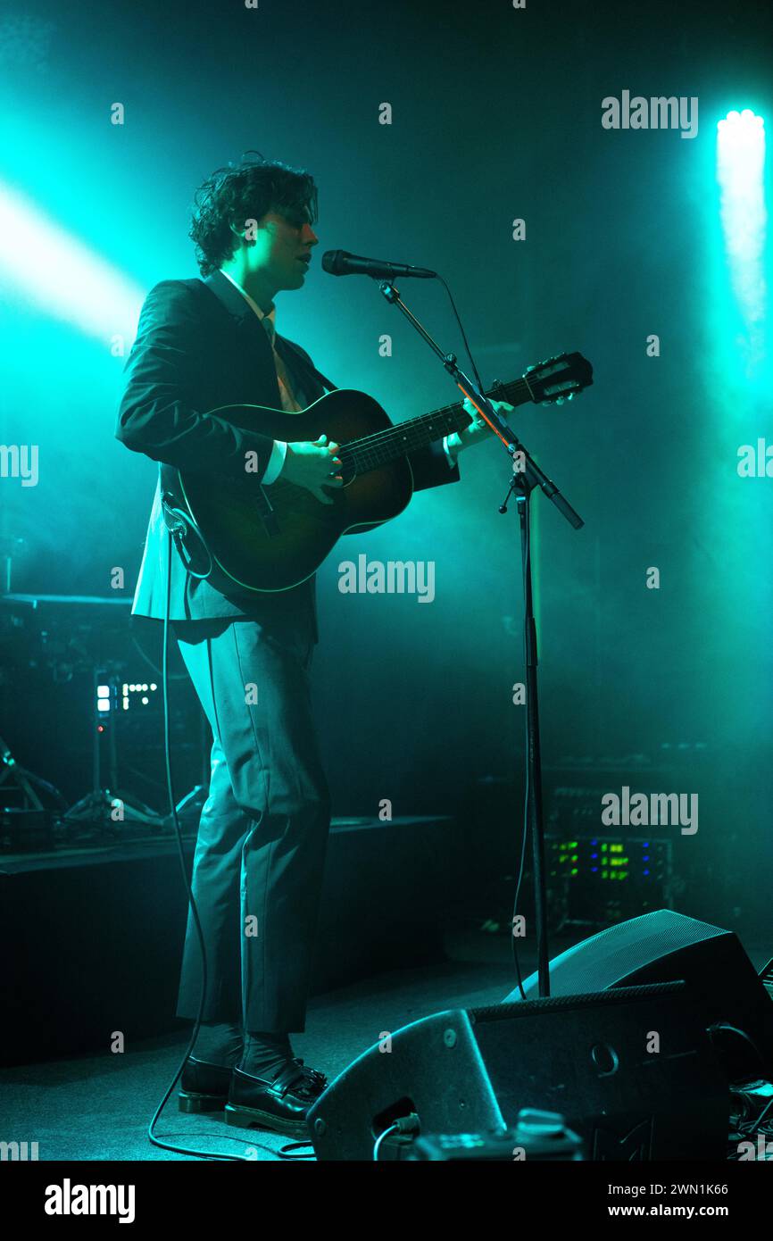 Der deutsche Sänger und Songwriter Luke Noa trat live im Lido in Berlin auf und unterstützte die Tom Walker Tour. Stockfoto