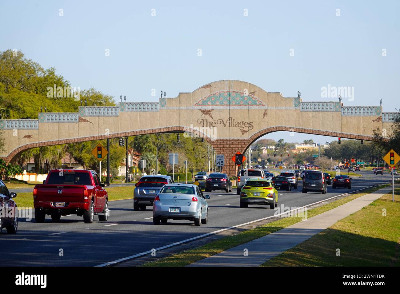 USA Florida FL die Dörfer Everett Kelly Causeway Bridge für Golfwagen, die nur über die US Route 441/27 fahren Stockfoto