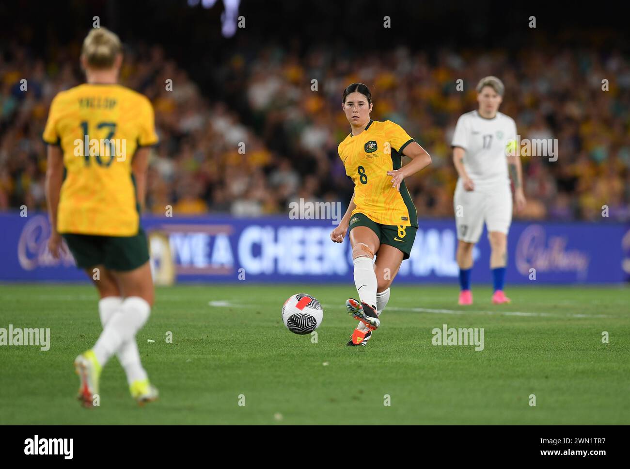 MELBOURNE, AUSTRALIEN Melbourne, Victoria, Australien. 28. Februar 2024. Australien Mittelfeldspielerin Kyra Cooney-Cross (8) beim AFC Women's Olympic Qualifying Tournament 2024 R3 Australia Women gegen Usbekistan Women im Marvel Stadium in Melbourne. Quelle: Karl Phillipson/Alamy Live News Stockfoto