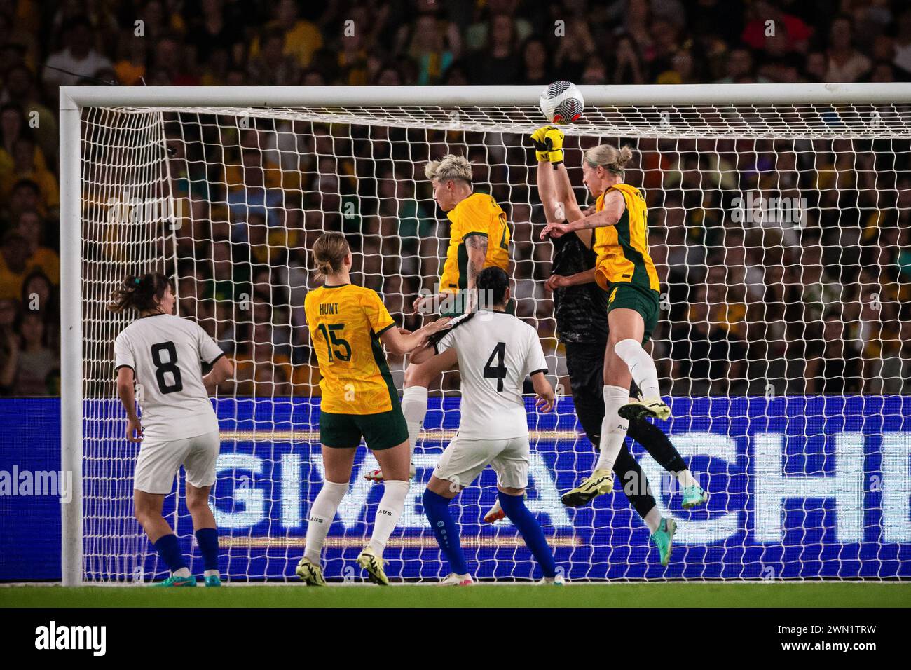 Melbourne, Australien, 28. Februar 2024. Maftuna JONIMQULOVA vom Team Usbekistan erzielte am 28. Februar 2024 im Marvel Stadium in Melbourne ein Tor während der dritten Runde des Qualifikationsspiels der AFC-Frauen 2024 zwischen CommBank Matildas und Usbekistan. Quelle: Santanu Banik/Speed Media/Alamy Live News Stockfoto