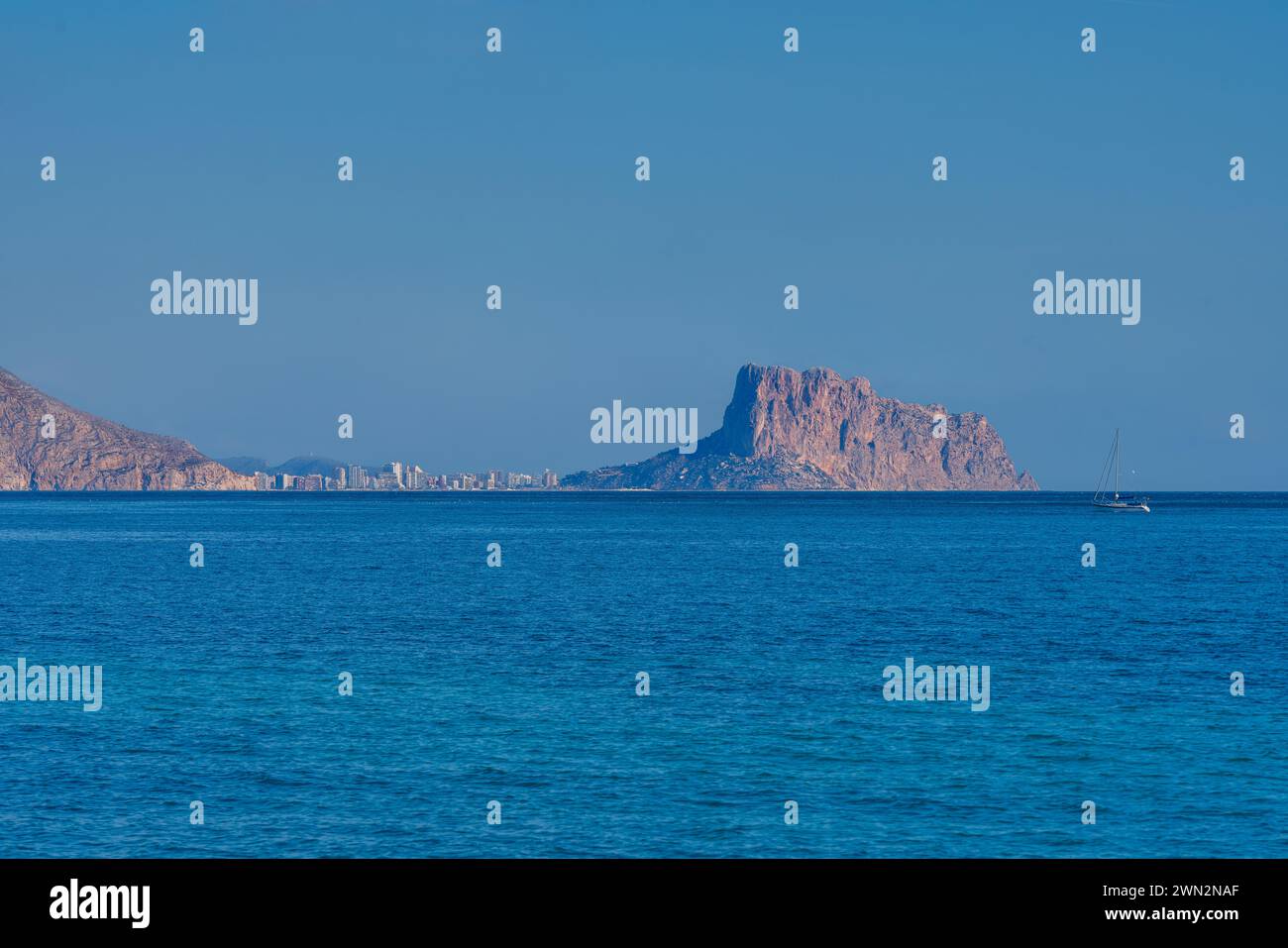 Malerischer Blick auf Penyal d'IFAC in Calp, Naturpark an der spanischen Mittelmeerküste Stockfoto