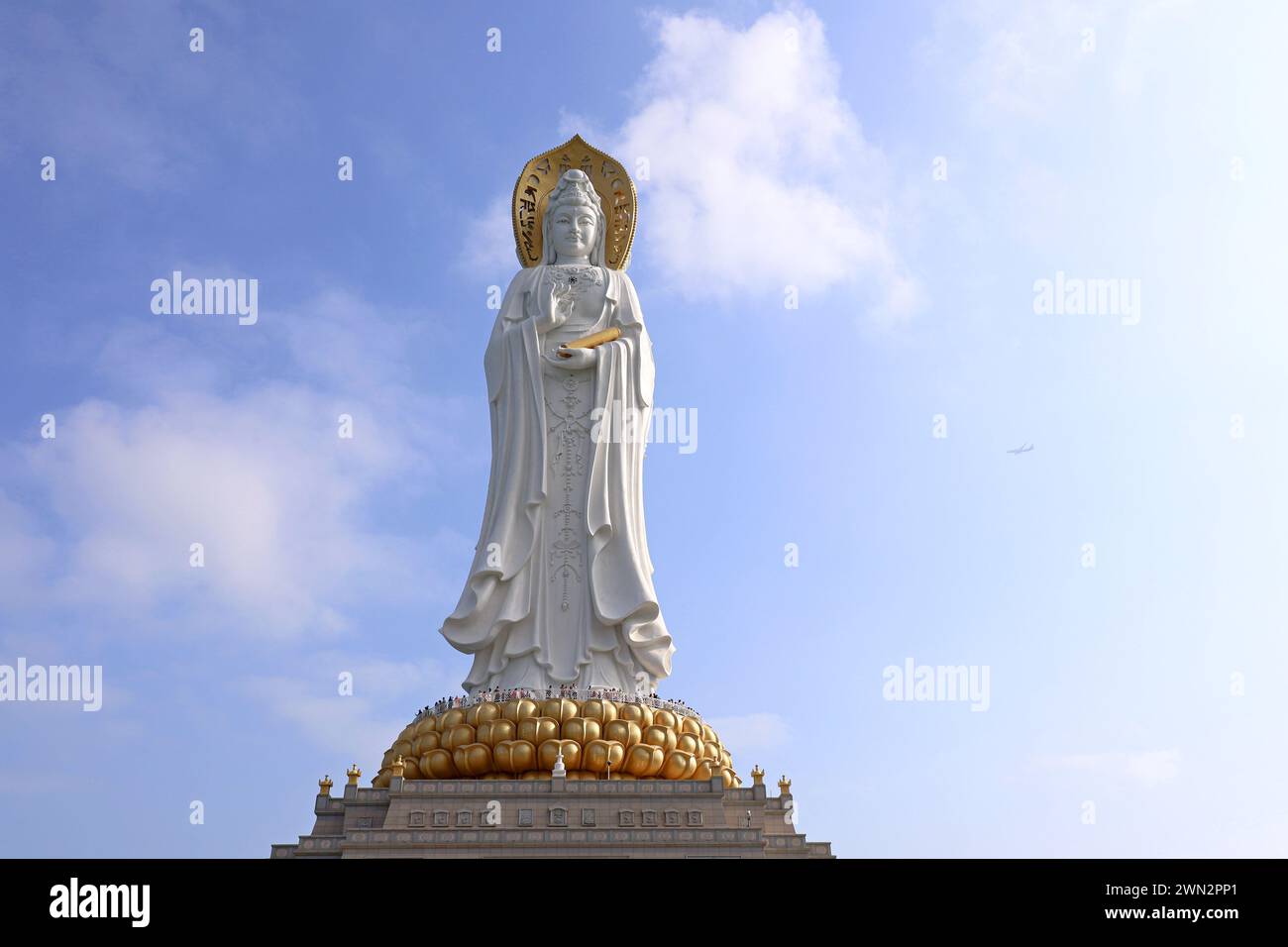 Statue der Göttin Guanyin auf dem Territorium des buddhistischen Kulturparks Nanshan auf der Insel Hainan, China Stockfoto