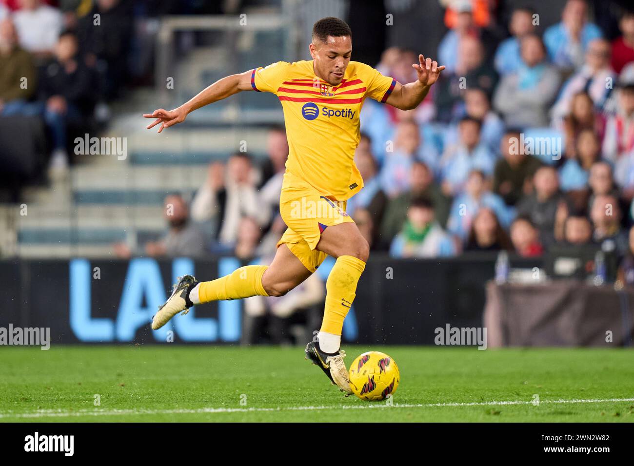 Vitor Roque vom FC Barcelona in Aktion während des Spiels La Liga EA Sports zwischen RC Celta de Vigo und FC Barcelona im Estadio de Balaidos im Februar Stockfoto