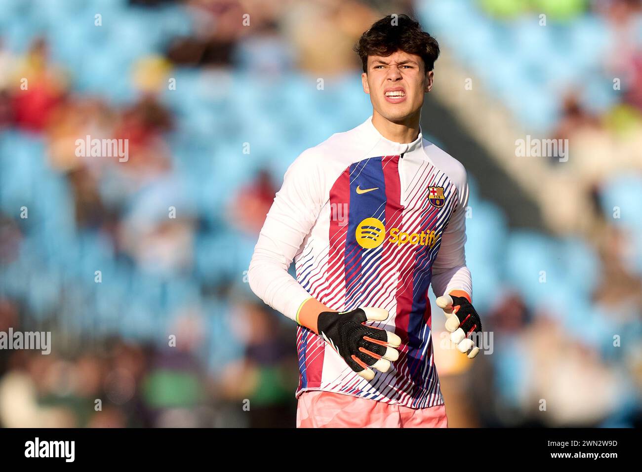 Diego Kochen vom FC Barcelona bereitet sich vor dem Spiel La Liga EA Sports zwischen RC Celta de Vigo und FC Barcelona im Estadio de Balaidos im Februar auf Stockfoto