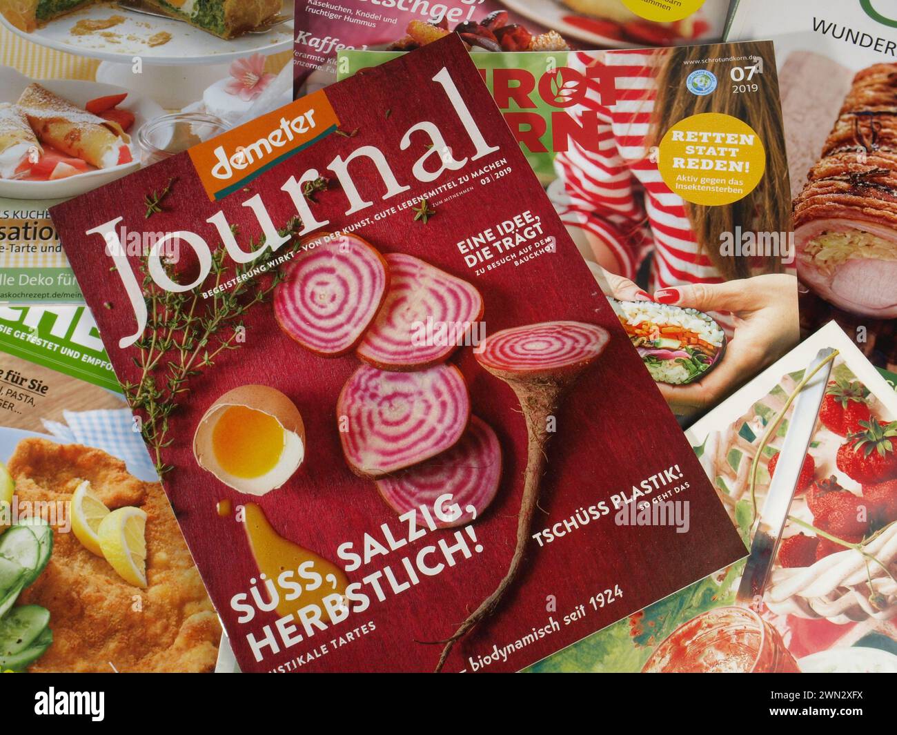 Deutsche Lebensmittel- und Kochzeitschriften - Bio Food Magazine Stockfoto