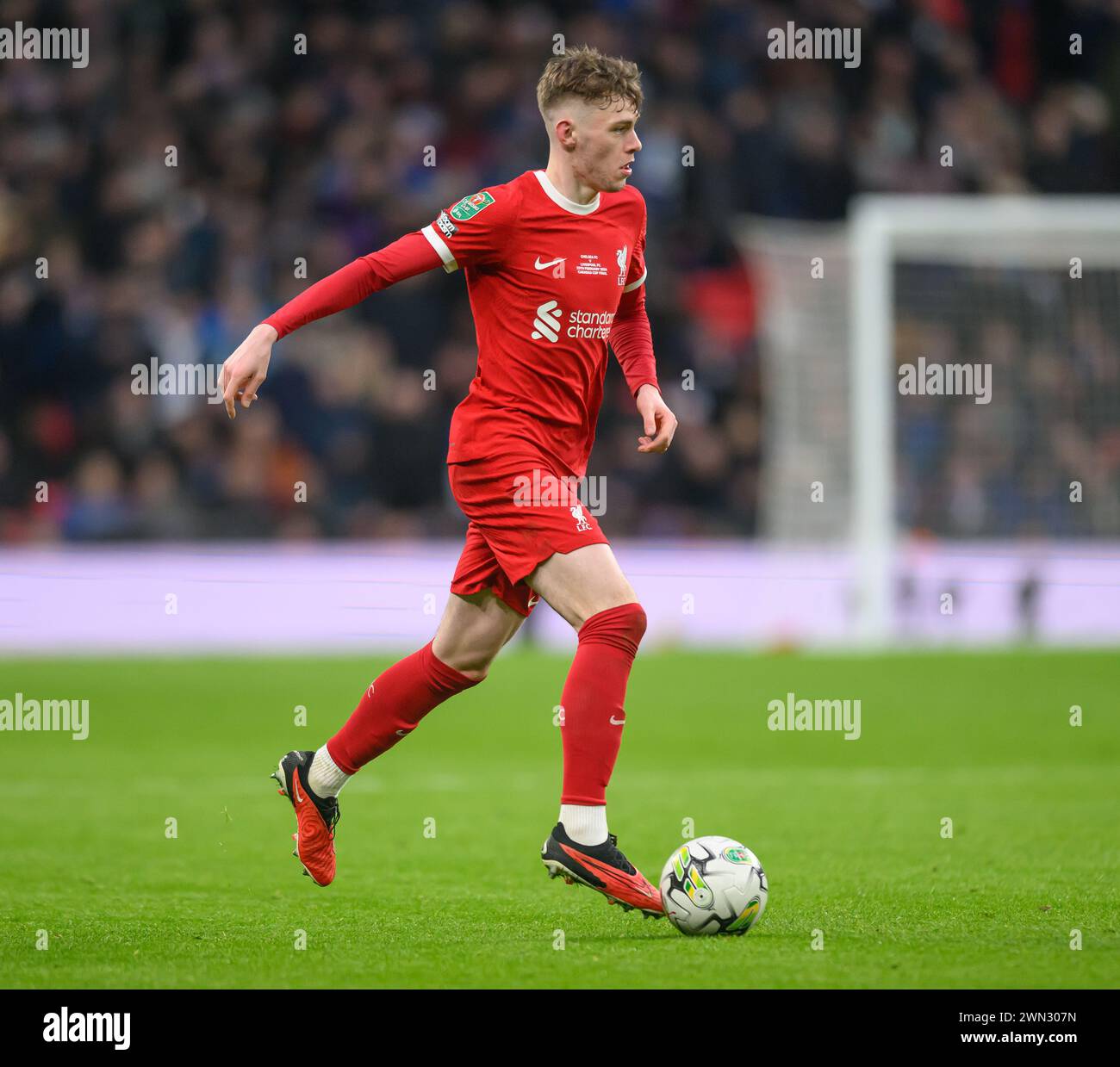 25. Februar 2024 - Chelsea gegen Liverpool - Carabao Cup Finale - Wembley Stadium. Liverpool Conor Bradley im Kampf gegen Chelsea. Bild : Mark Pain / Al Stockfoto