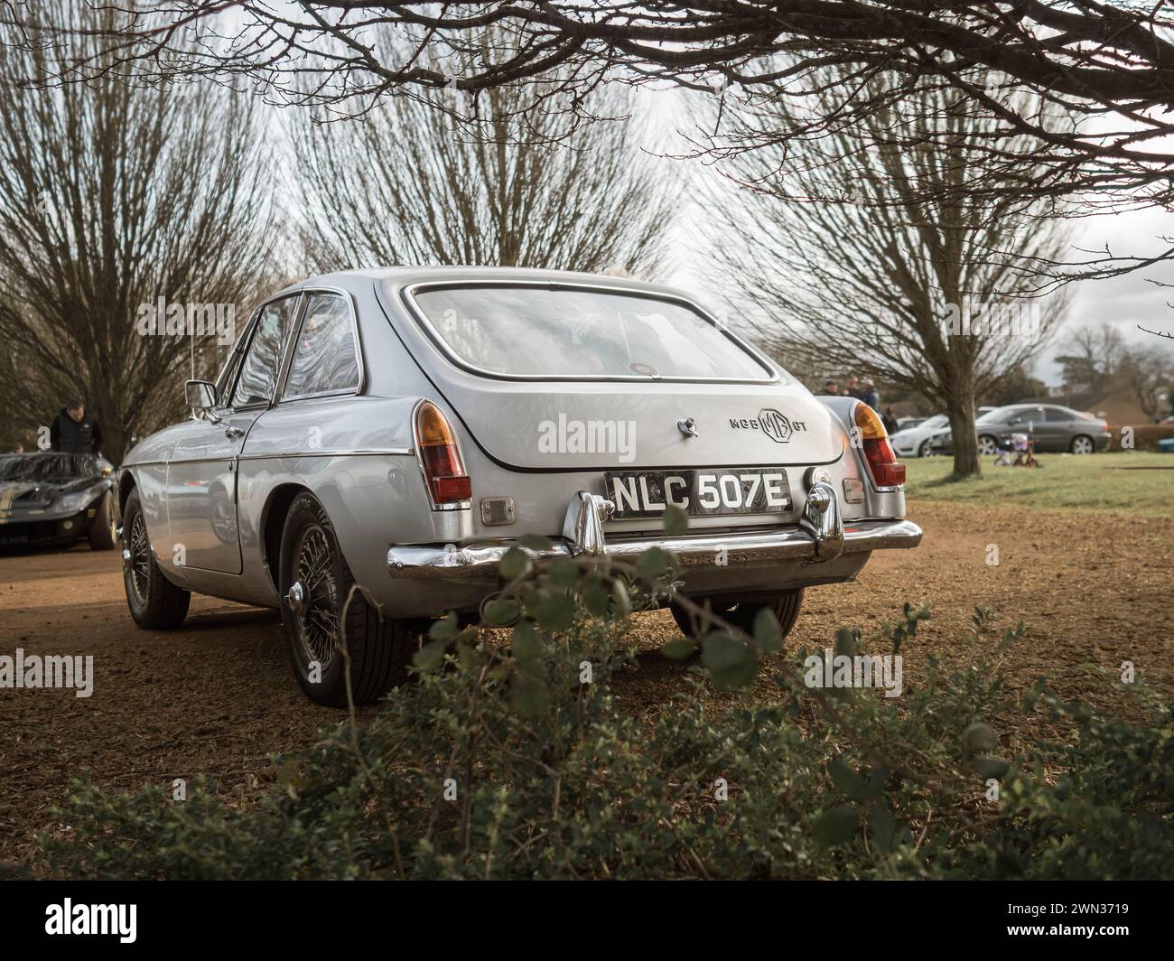 1967 Silver MGB GT auf dem Banbury Car & Bike Meet im Februar 2024 in Bodicote. Stockfoto