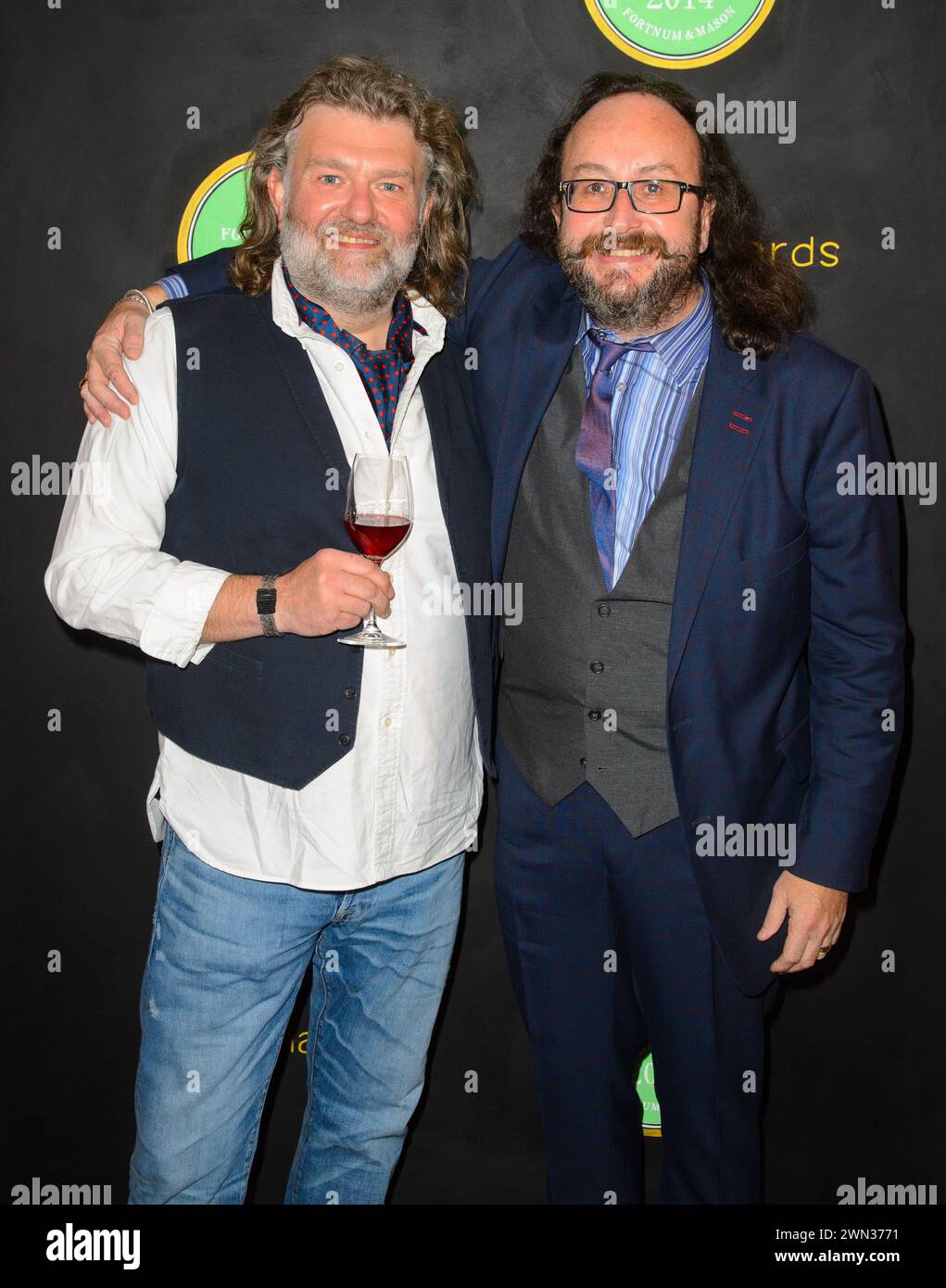 Dateifoto vom 13./05/14 der Hairy Bikers Si King (links) und Dave Myers bei den Fortnum and Mason Food and Drink Awards in Piccadilly, Zentrum von London. Fernsehkoch Dave Myers, bekannt als die Hälfte der Hairy Bikers, ist im Alter von 66 Jahren gestorben, wie sein Co-Star Si King in den sozialen Medien sagte. Ausgabedatum: Donnerstag, 29. Februar 2024. Stockfoto