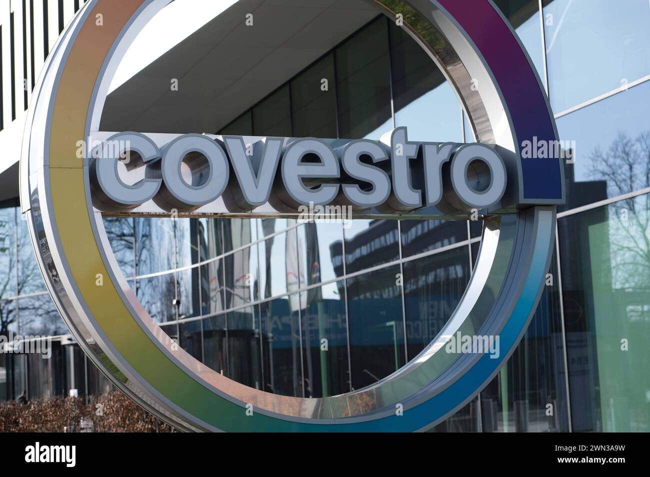 Die Konzernzentrale der COVESTRO AG, Firmenlogo, Logo, Architektur, Covestro Corporate Headquarters, Architektur, allgemein, Feature, Randmotiv, Symbolfoto Bilanzpressekonferenz der COVESTRO AG in Leverkusen am 29.02.2024. *** Der Hauptsitz der COVESTRO AG, Firmenlogo, Logo, Architektur, Covestro Corporate Headquarters, Architektur, Allgemein, Feature, Grenzmotiv, Symbol Foto Bilanz Pressekonferenz der COVESTRO AG in Leverkusen am 29 02 2024 Stockfoto