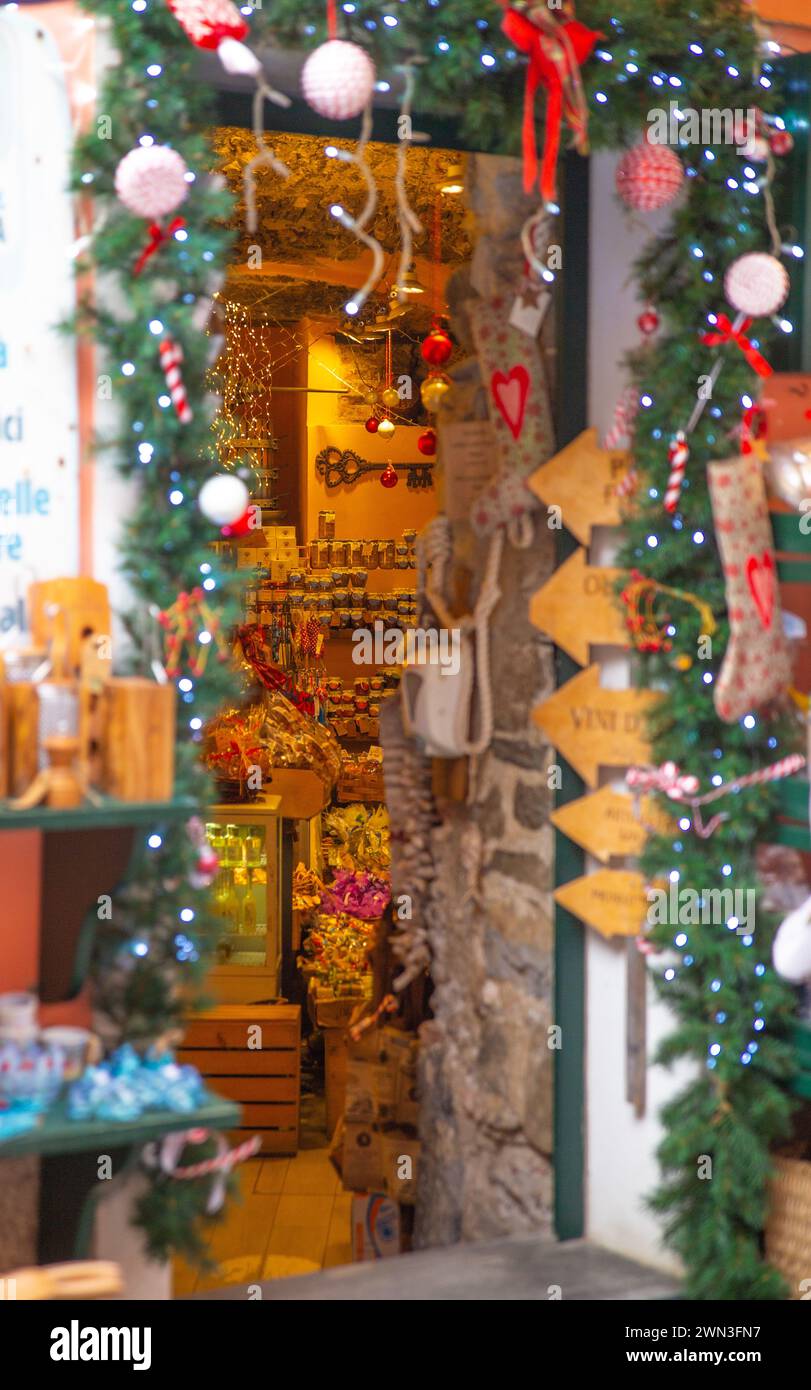 Schauen Sie in einen Souvenirladen in Cinque Terre, Italien Stockfoto