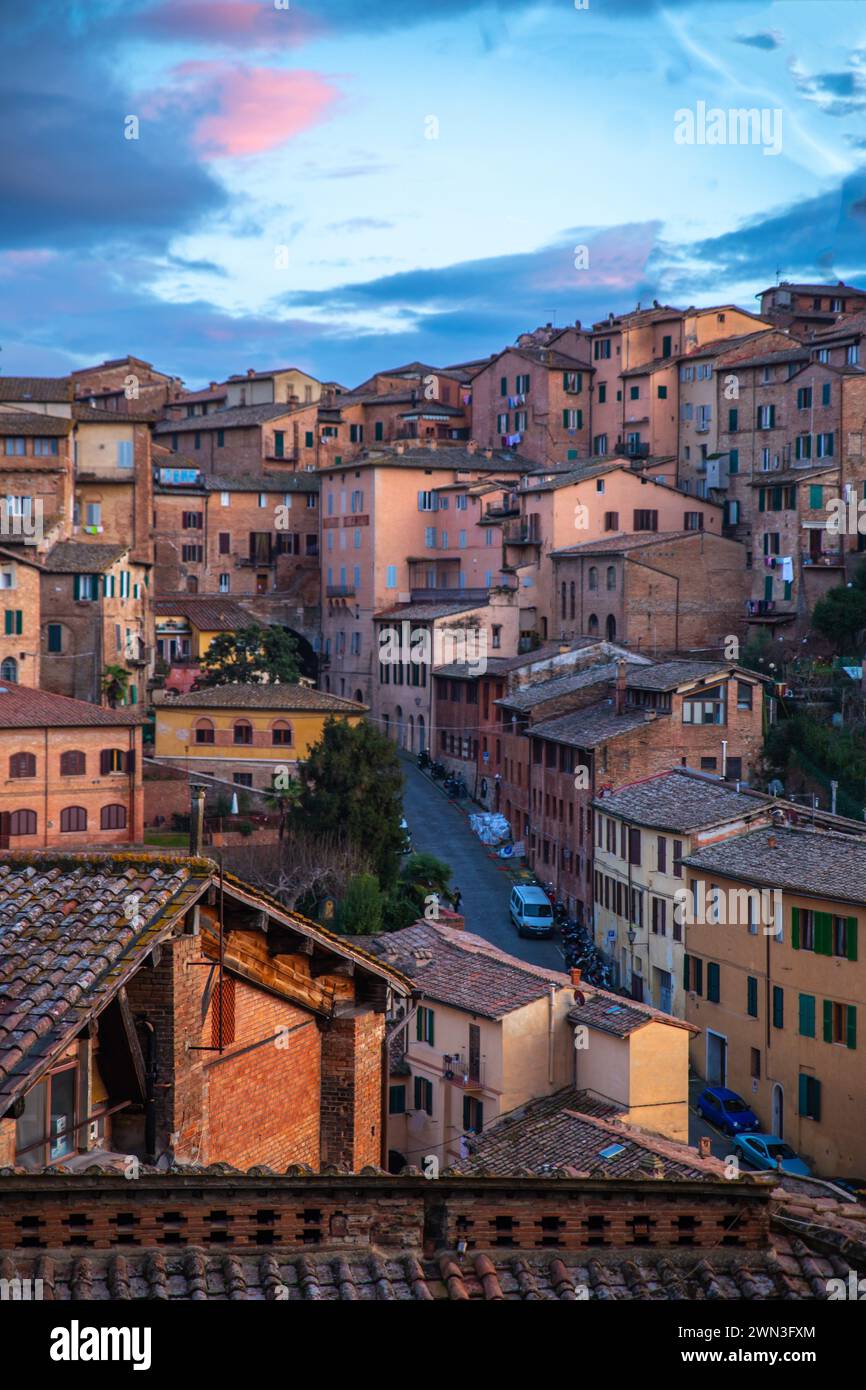 Blick auf die Straße in Siena, Italien Stockfoto