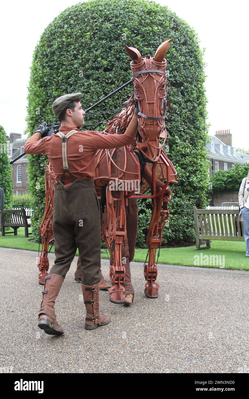 16/06/14 ***KOSTENLOSES FOTO FÜR REDAKTIONELLE ZWECKE*** beim ersten Goffs Summer Sale im Kensington Palace, London, wurde erstmals ein Frankel Fohlen verkauft Stockfoto