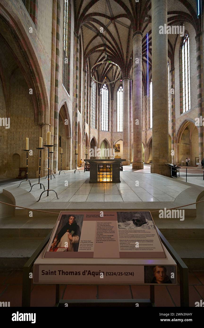 Reliquien von St.. Thomas von Aquin in der Jakobinerkirche mit ihrer berühmten gewölbten „Palme“-Decke Stockfoto