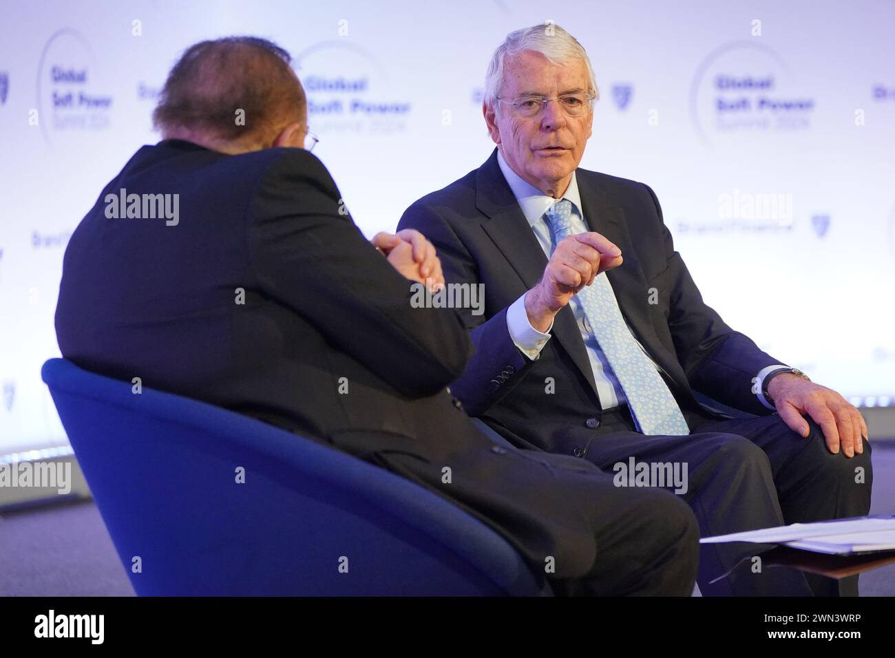 Ehemaliger Premierminister Sir John Major während einer Fragerunde mit Andrew Neil beim Global Soft Power Summit 2024 im Queen Elizabeth II Centre in London. Bilddatum: Donnerstag, 29. Februar 2024. Stockfoto