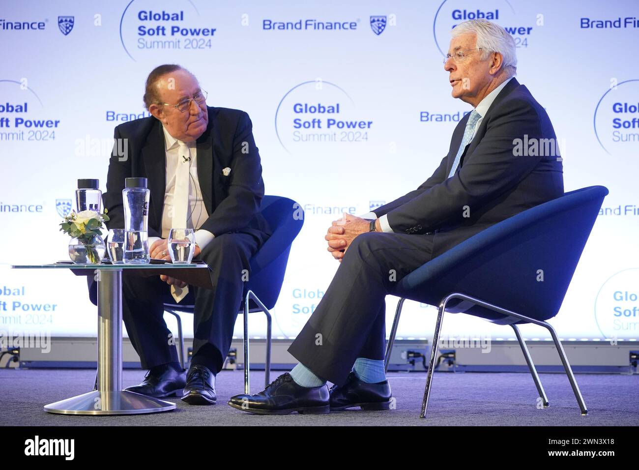 Ehemaliger Premierminister Sir John Major während einer Fragerunde mit Andrew Neil beim Global Soft Power Summit 2024 im Queen Elizabeth II Centre in London. Bilddatum: Donnerstag, 29. Februar 2024. Stockfoto