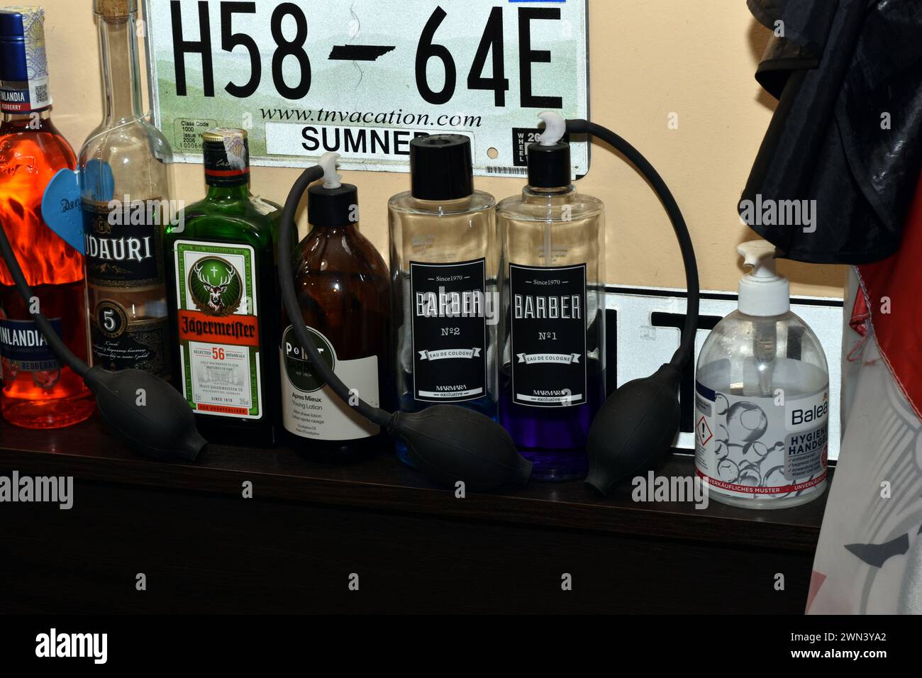 Kiew. Kiew. Ukraine. 02.27.2024. Parfums, Kosmetik, Mode und Schönheit. Frauen lieben Parfüm. Stockfoto