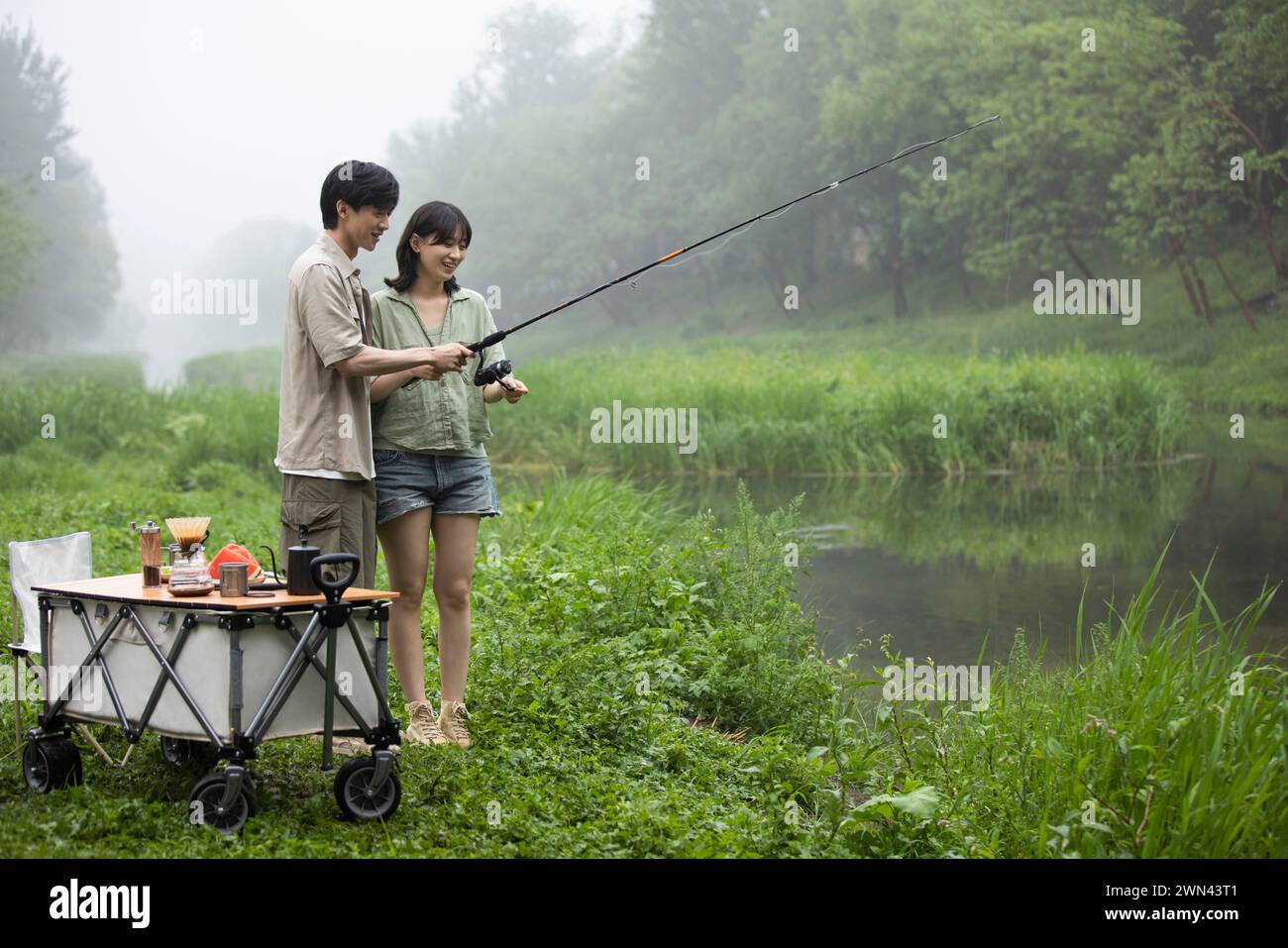 Junges Paar Picknick im freien Stockfoto