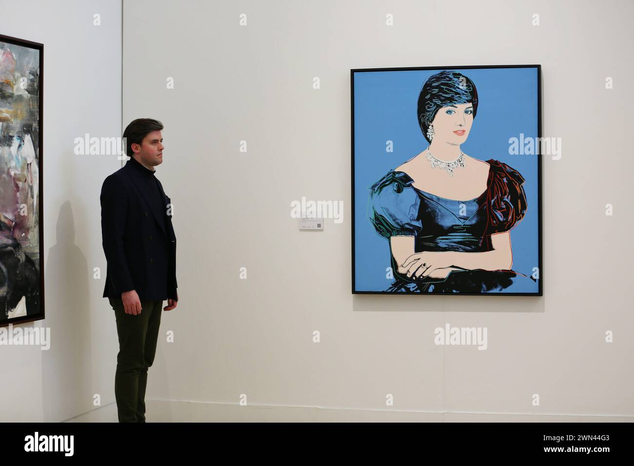 Exklusive Vorschau der Highlights moderner und zeitgenössischer Kunst aus Phillips’ Auktionen des 20. Jahrhunderts & zeitgenössischer Kunst mit Andy Warhols ikonischem Porträt der Prinzessin Diana und einer vielfältigen Auswahl an Blue-Chip- und hochmodernen Namen, darunter das Auktionsdebüt von Alia Ahmad. Stockfoto