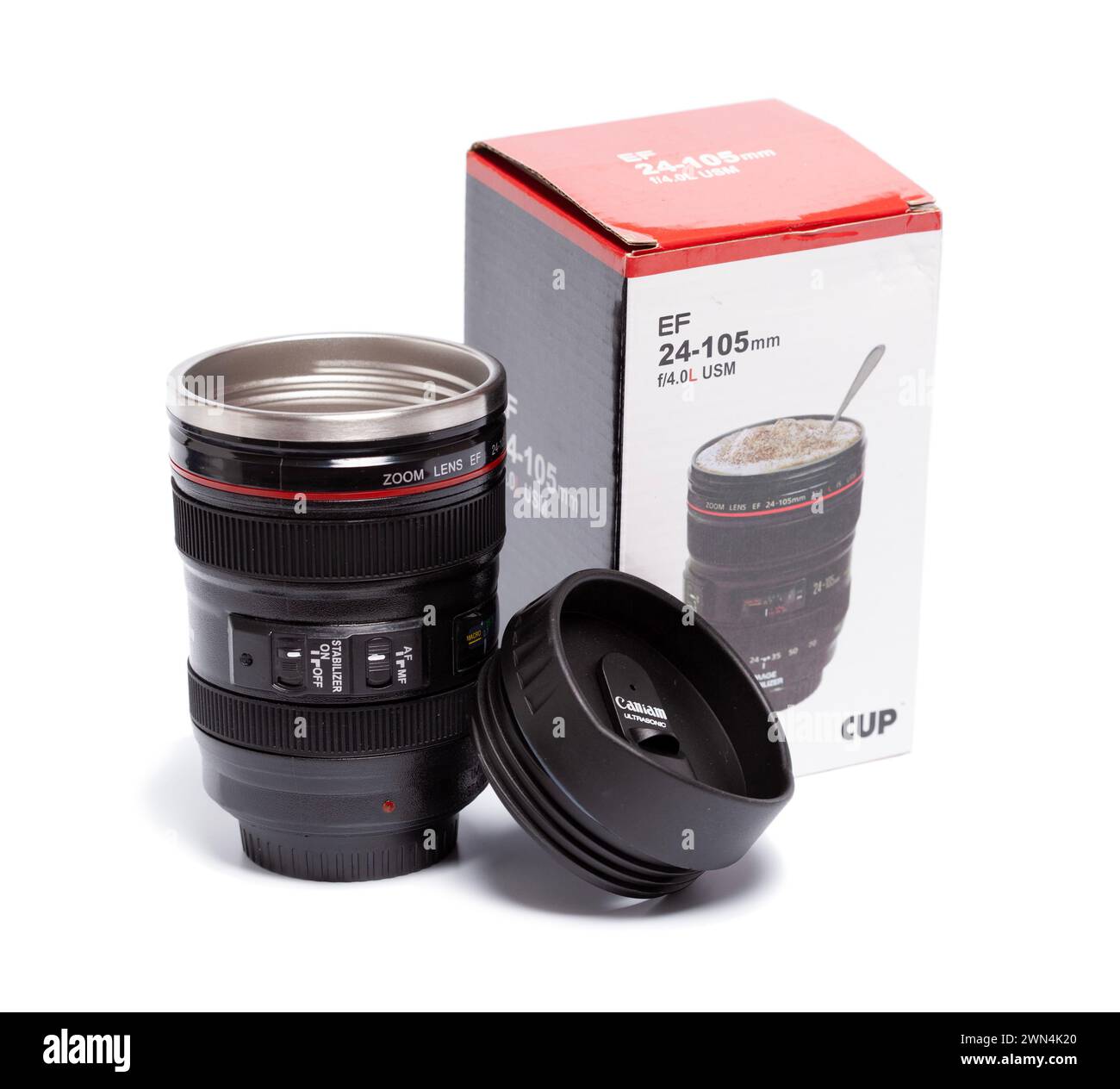 Caniam Travel Kaffeetasse verkleidet als Canon Kameraobjektiv Stockfoto