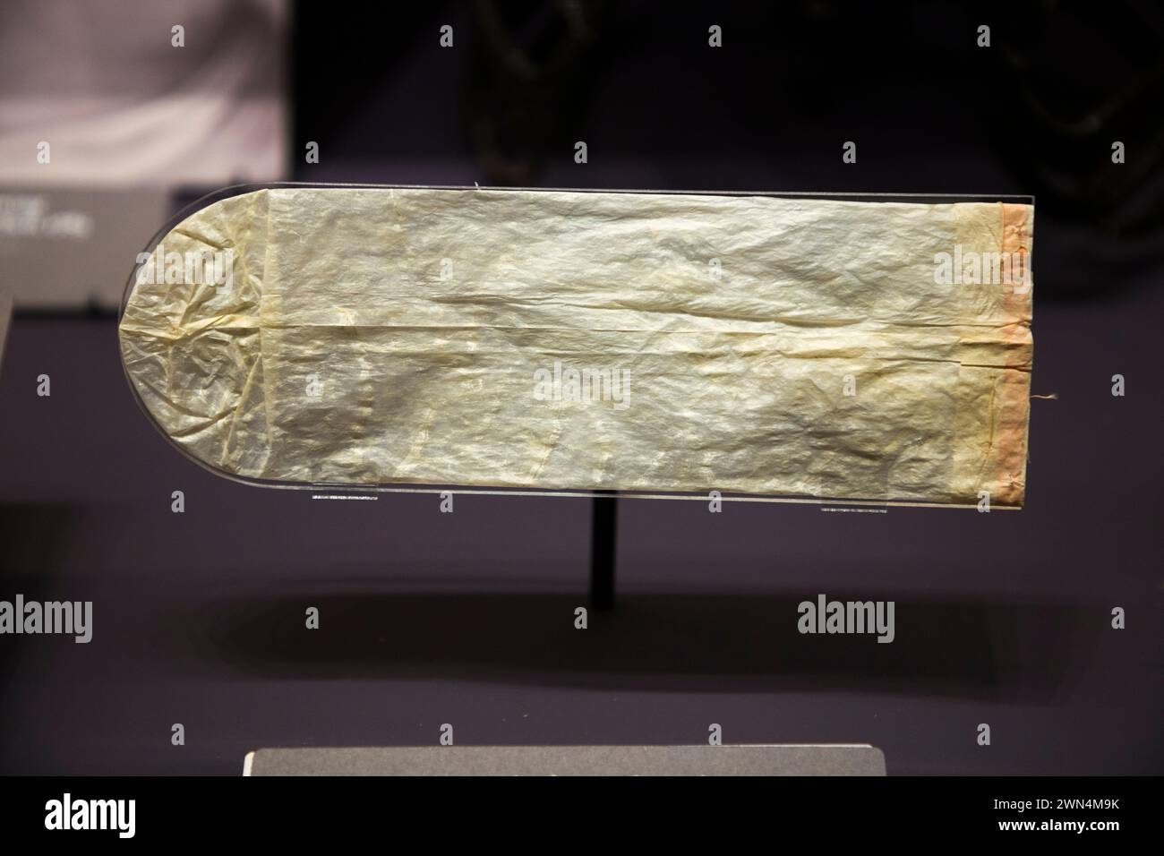 Kondom aus Schafdarm; Prophylaxe aus dem 18./19. Jahrhundert. Stockfoto