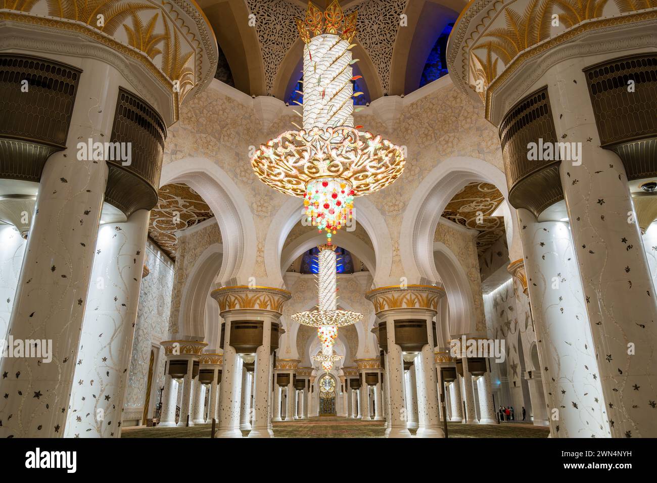 Abu Dhabi, Vereinigte Arabische Emirate - 27. Februar 2023: Innenräume des architektonischen Wahrzeichens Qasr Al-Watan Presidential Palace in Abu Dhabi, Vereinigte Arabische Emirate Stockfoto