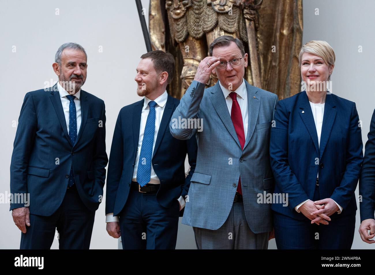 Konferenz der Ministerpräsidenten Ost und dem Ost-Beauftragten der Bundesregierung Carsten Schneider und u.a. mit Hermann Parzinger, Präsident, Stiftung Preußischer Kulturbesitz, Sachsens Ministerpräsident Michael Kretschmer, CDU, Sachsen-Anhalt Ministerpräsident reiner Haseloff, Schleswig-Holsteins Ministerpräsident, Ministerpräsidentin Manuela Schwesig, 29.2,2024, Bodemuseum, Berlin, Deutschland *** Konferenz der Ostministerpräsidenten und des Beauftragten der Bundesregierung für Osteuropa Carsten Schneider und mit Hermann Parzinger, Präsident der Preußischen Kulturerbe Stiftung Stockfoto