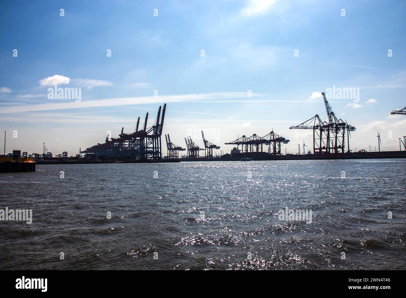 HHLA Containerterminal Eurogate in Burchardkai in Hamburg. Hafen von Hamburg. Transport Auf Dem Schiff. Stockfoto