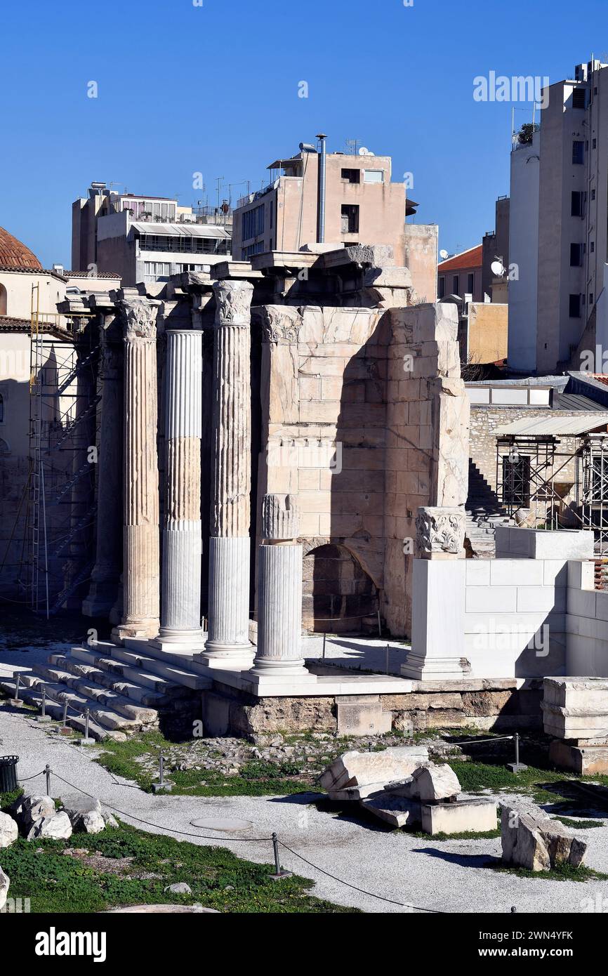 Athen, Griechenland - 19. Dezember 2023: Ruinen der Bibliothek von Hadrian in der Nähe des Monastiraki-Platzes Stockfoto