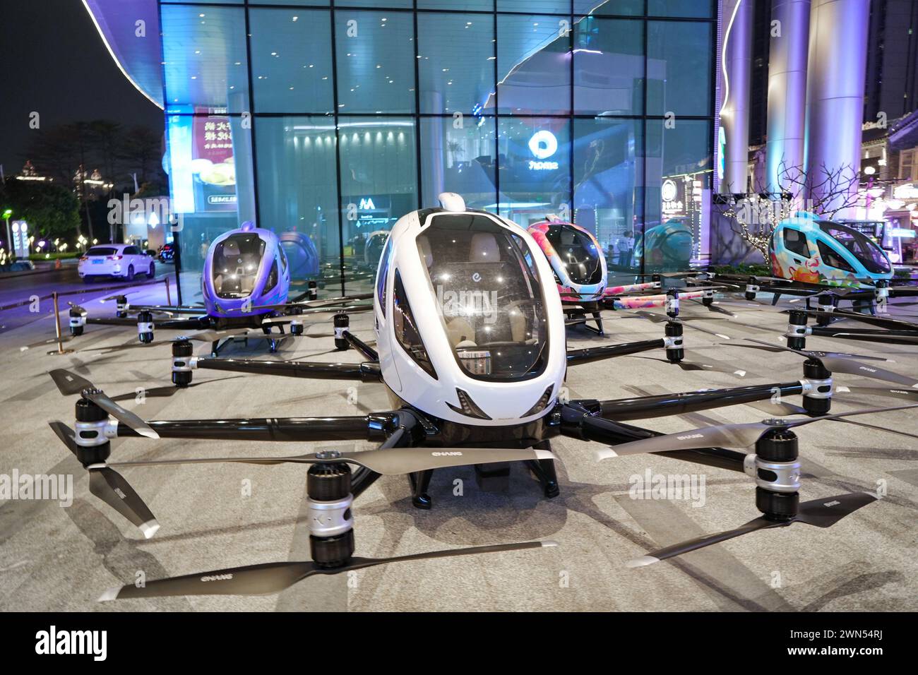 Guangzhou, China - 24. Februar 2024 : Drohnen, die Menschen transportieren können (UAVs), oder wie sie auch Lufttaxis genannt werden. Stockfoto