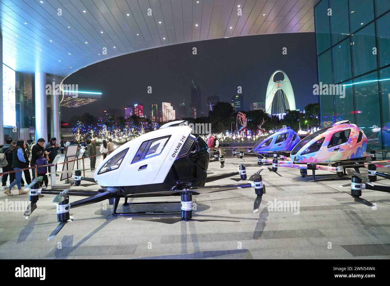 Guangzhou, China - 24. Februar 2024 : Drohnen, die Menschen transportieren können (UAVs), oder wie sie auch Lufttaxis genannt werden. Stockfoto