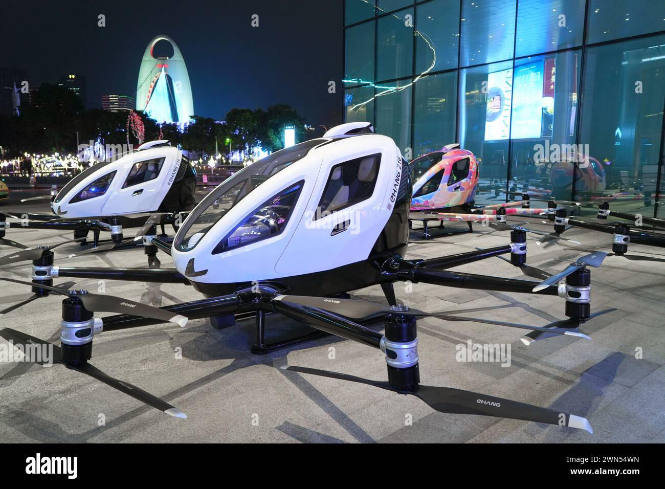 Guangzhou, China - 24. Februar 2024 : Drohnen, die Menschen transportieren können (UAVs), oder wie sie auch Lufttaxis genannt werden. Stockfoto