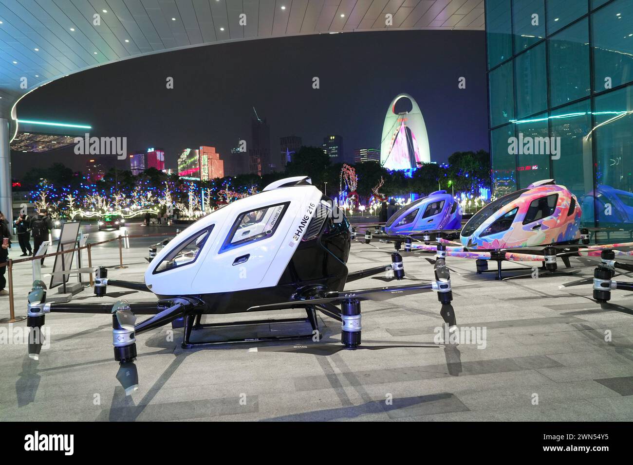 Guangzhou, China - 24. Februar 2024 : Drohnen, die Menschen transportieren können (UAVs), oder wie sie auch Lufttaxis genannt werden. Stockfoto