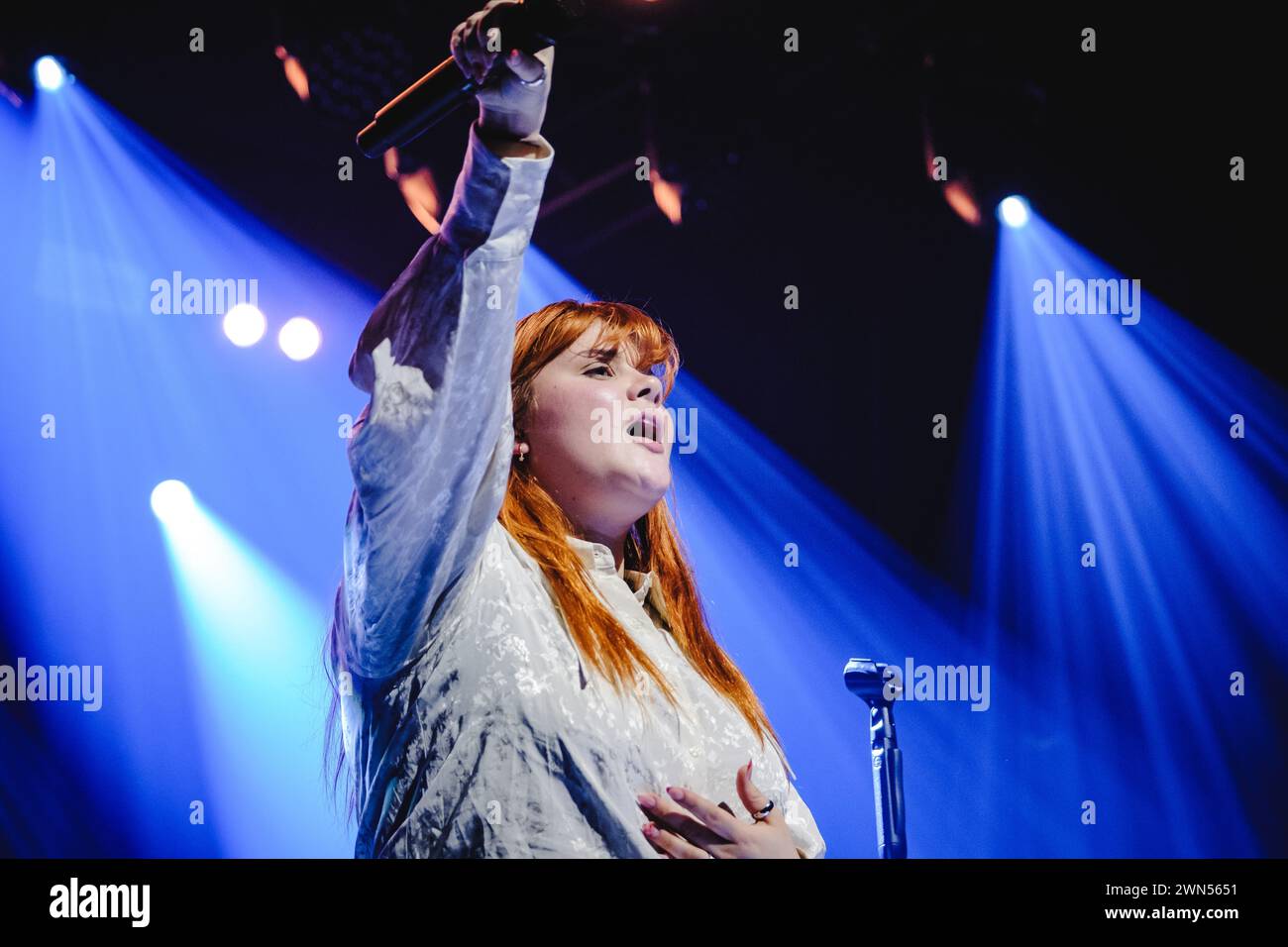 Bern, Schweiz. Februar 2024. Die deutsche Sängerin Loi spielt ein Live-Konzert im Rahmen der NRJ Live Sessions im Bierhübeli in Bern. (Foto: Gonzales Foto - Tilman Jentzsch). Stockfoto