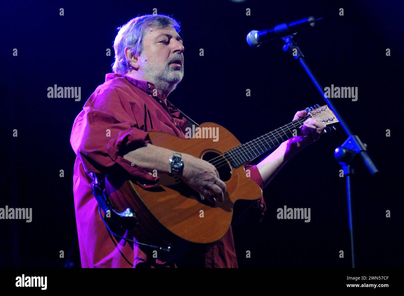 Mailand Italien 10/11/2006: Francesco Guccini, italienischer Sänger, während des Live-Konzerts im Forum Assago Stockfoto