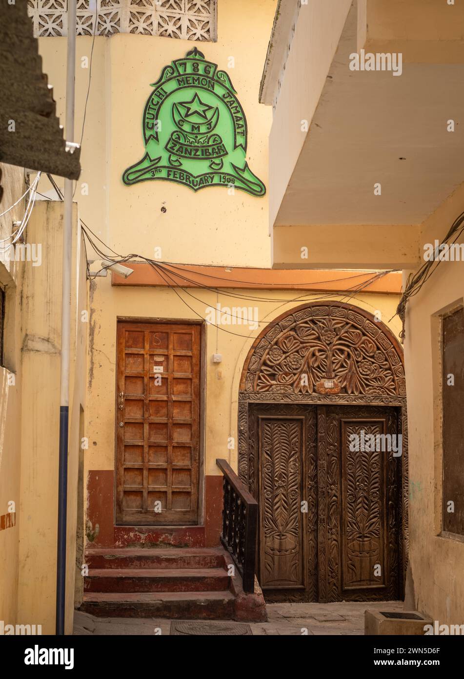 Die Cutchi Memon Jamaat Community Organisation Building for Cutchi Memon People in Stone Town, Sansibar, Tansania. Stockfoto