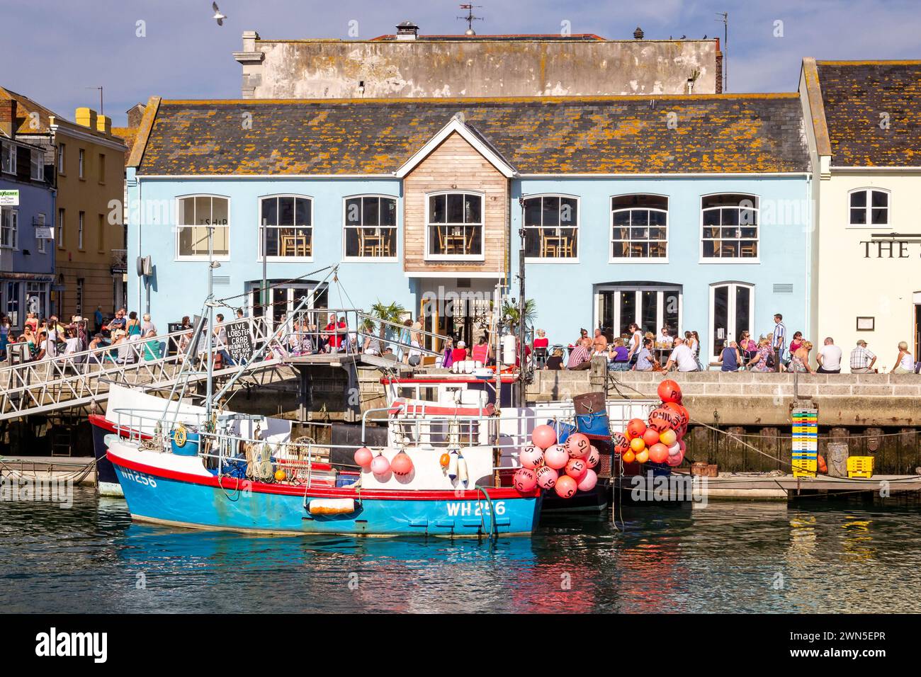 Fischtrawler, die am 1. Oktober 2011 in Weymouth Harbour, Dorset, Vereinigtes Königreich, vor Anker gebracht wurden Stockfoto