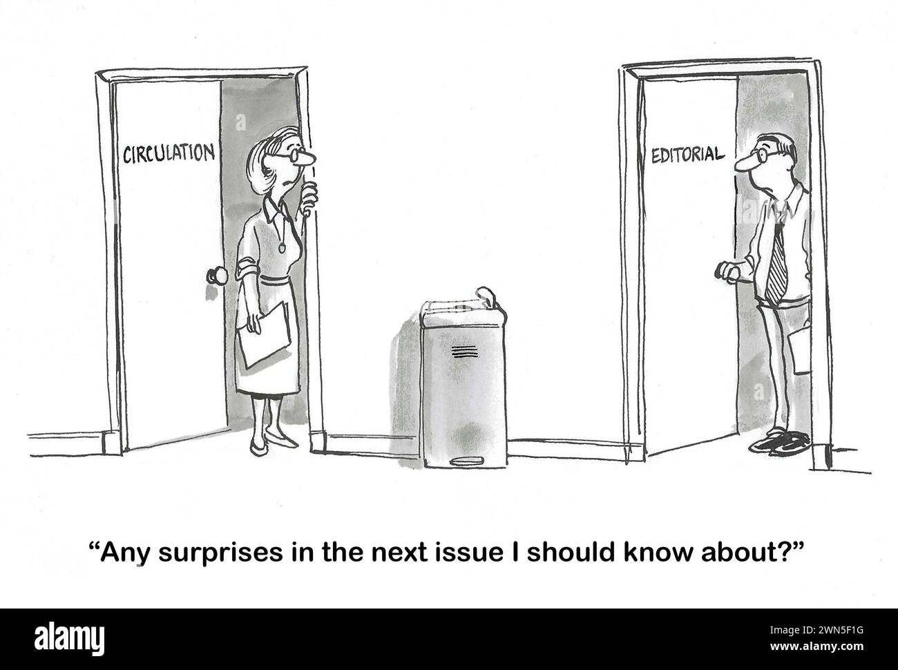 BW-Cartoon des Auflagendirektors und des Redaktionsdirektors, der über die nächste Ausgabe „Überraschungen“ spricht. Stockfoto