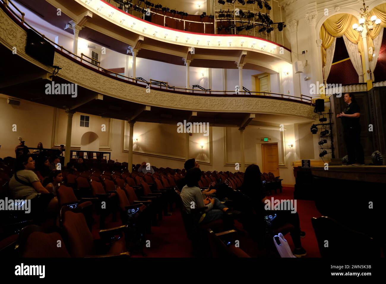 Die Innenansicht der Zuschauersitze und Abraham Lincolns Präsidentenbox im Ford's Theatre, wo Präsident Abraham Lincoln am 14. April 1865 ermordet wurde Stockfoto