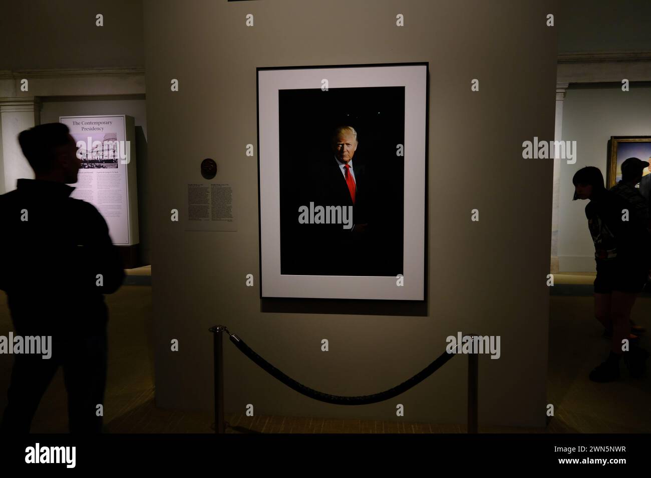 Donald J. Trumps Porträt in der Ausstellung „America's Presidents“ in der National Portrait Gallery.Washington DC.USA Stockfoto