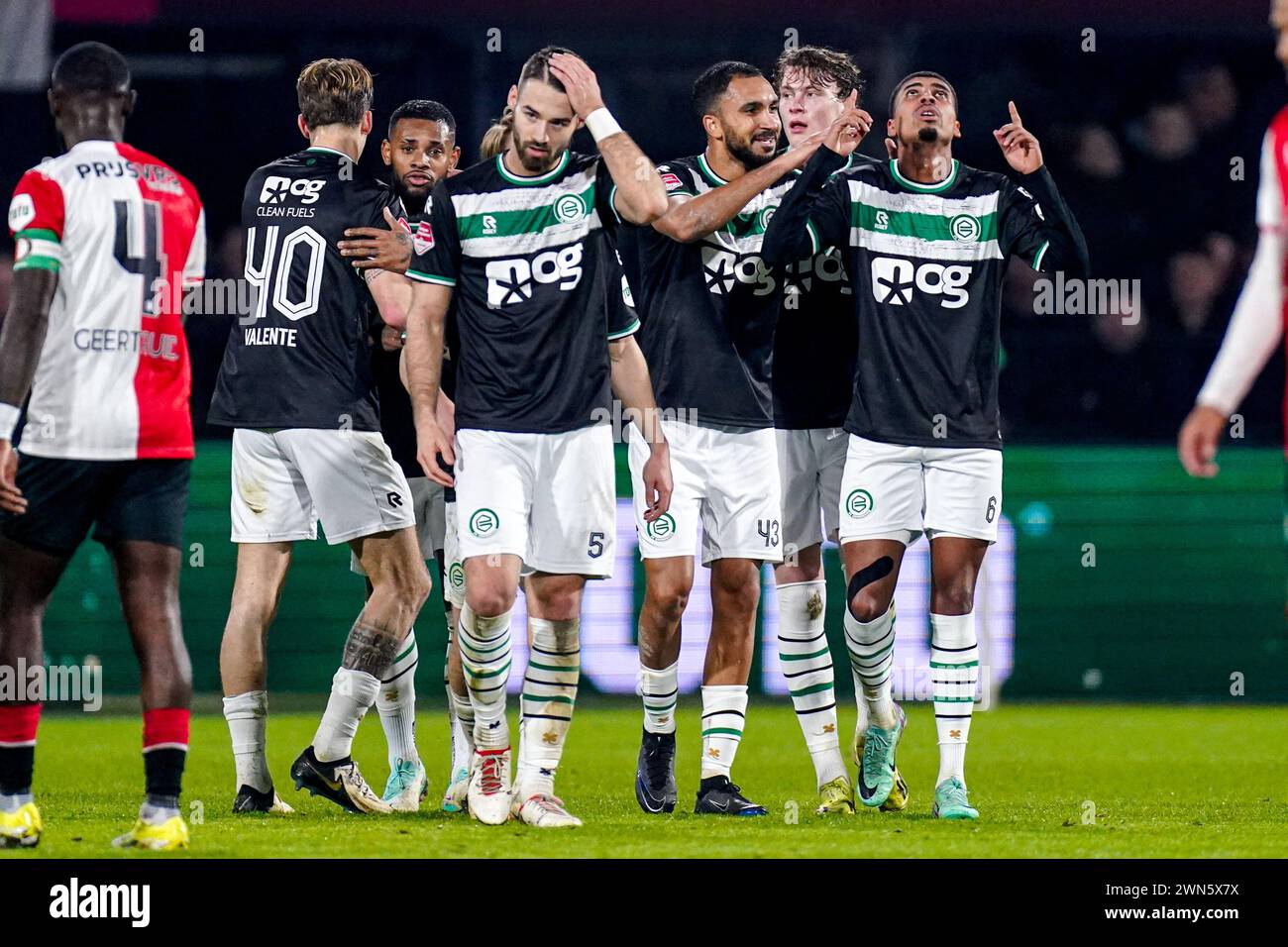 Rotterdam, Niederlande. Februar 2024. ROTTERDAM, NIEDERLANDE - 29. FEBRUAR: Laros Duarte vom FC Groningen feiert nach dem ersten Tor seines Teams Daleho Irandust vom FC Groningen, Thom van Bergen vom FC Groningen, Marco Rente vom FC Groningen, Marvin Peersman vom FC Groningen, Romano Postema vom FC Groningen beim TOTO KNVB Cup Halbfinalspiel zwischen Feyenoord und FC Groningen im Stadion Feyenoord am 29. Februar 2024 in Rotterdam, Niederlande. (Foto von Joris Verwijst/Orange Pictures) Credit: Orange Pics BV/Alamy Live News Stockfoto